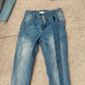 Straight leg jeans with tie